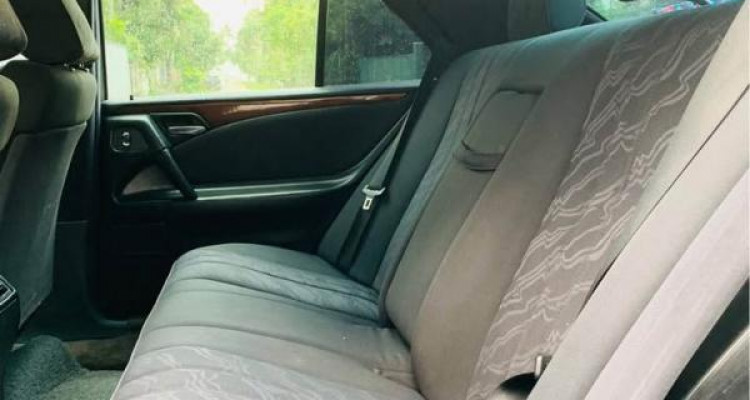 MERCEDES BENZ E200 1997
