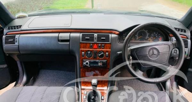 MERCEDES BENZ E200 1997