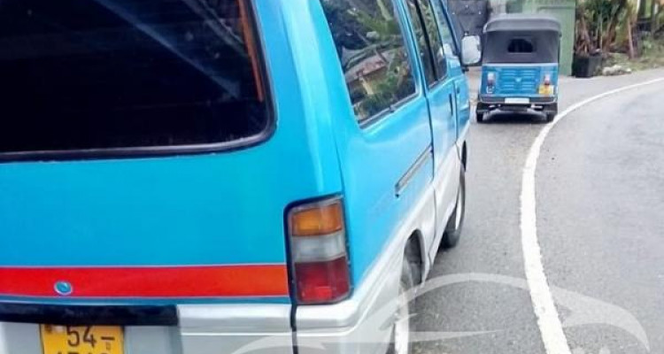 MITSUBISHI DELICA PO5 1990
