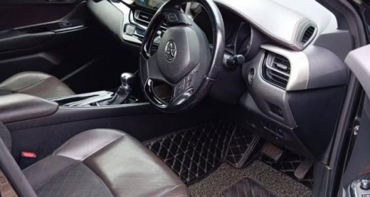 TOYOTA C-HR 2017