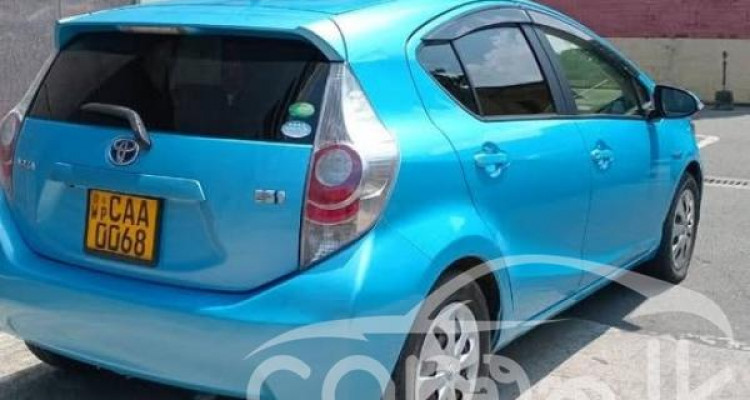 TOYOTA AQUA 2012