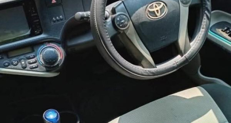 TOYOTA AQUA 2012