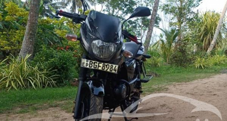 BAJAJ PULSAR 150 2017