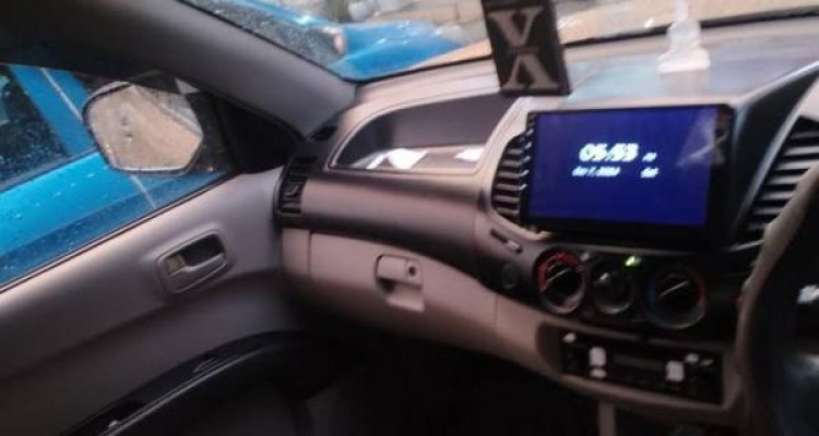 MITSUBISHI L200 2011
