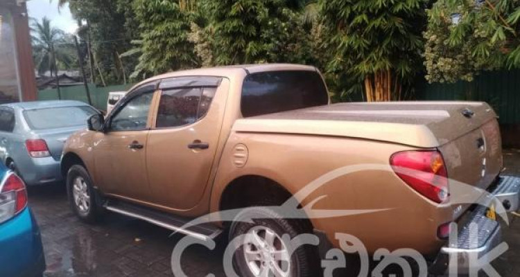 MITSUBISHI L200 2011