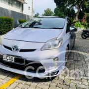 TOYOTA PRIUS 2012