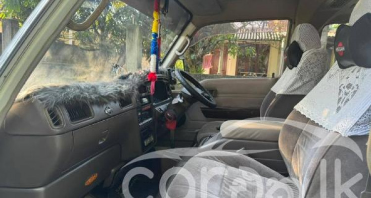 NISSAN CARAVAN 1994