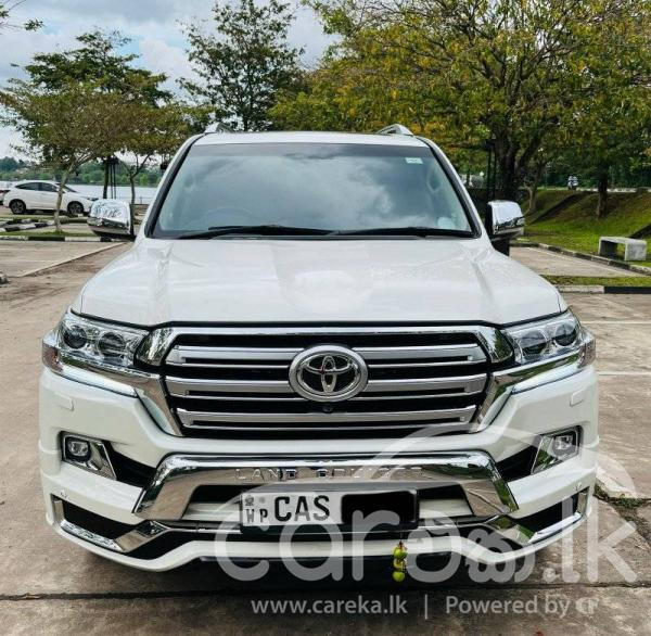 TOYOTA LAND CRUISER V8 2015