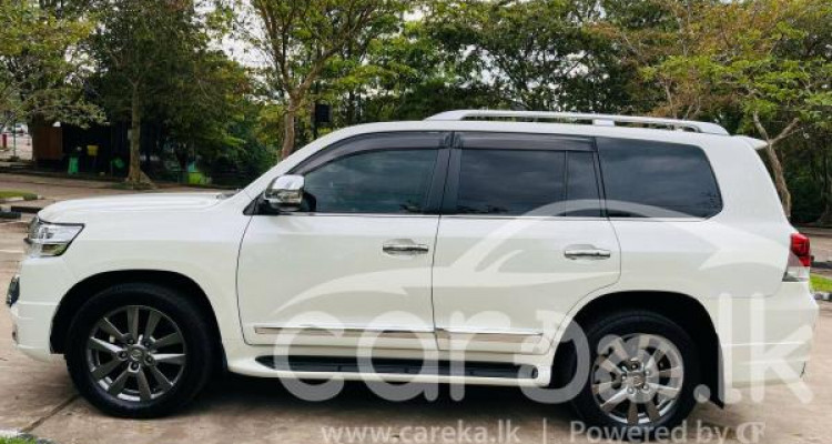 TOYOTA LAND CRUISER V8 2015