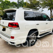 TOYOTA LAND CRUISER V8 2015