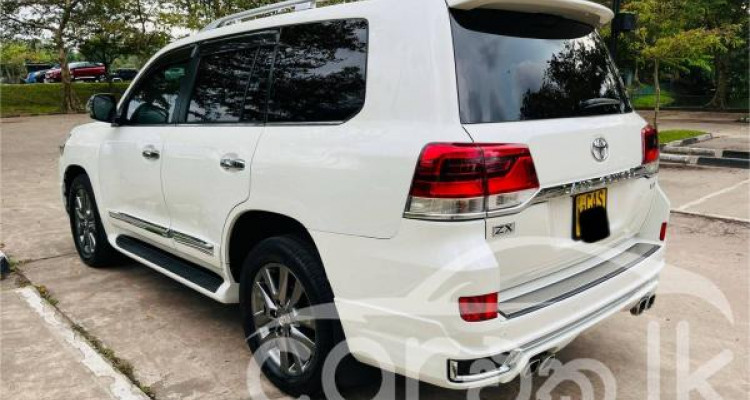 TOYOTA LAND CRUISER V8 2015