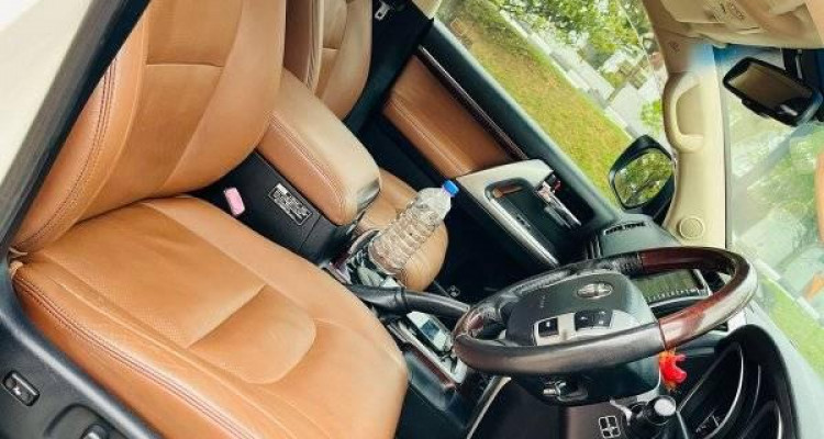 TOYOTA LAND CRUISER V8 2015