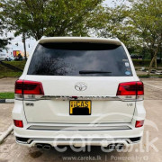 TOYOTA LAND CRUISER V8 2015