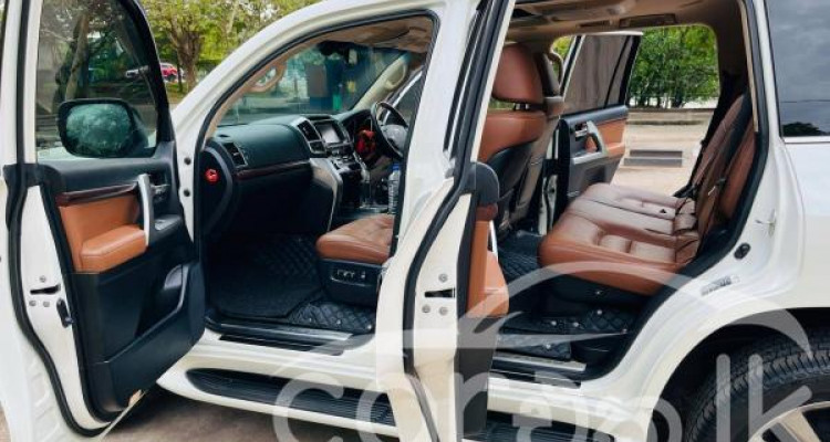 TOYOTA LAND CRUISER V8 2015
