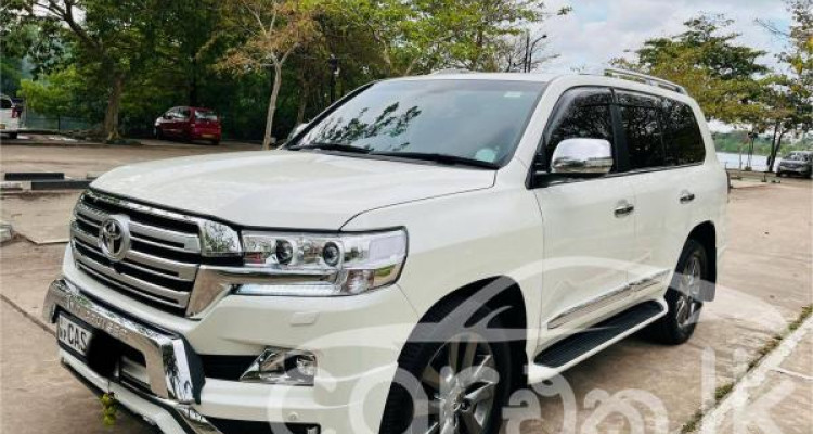 TOYOTA LAND CRUISER V8 2015