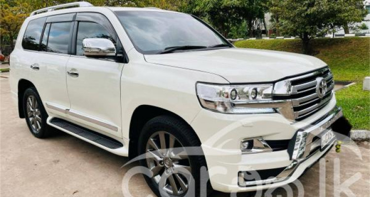 TOYOTA LAND CRUISER V8 2015