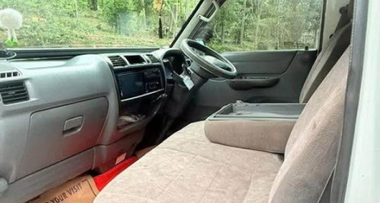 MAZDA BONGO 2008