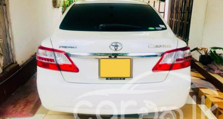 TOYOTA PREMIO 2014