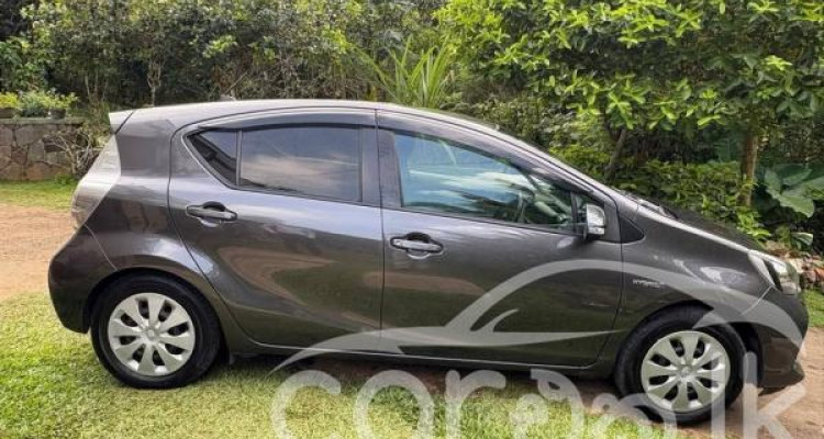 TOYOTA AQUA 2012