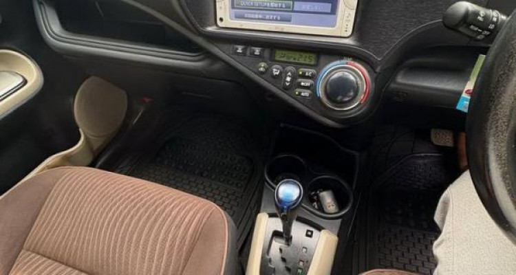 TOYOTA AQUA 2012