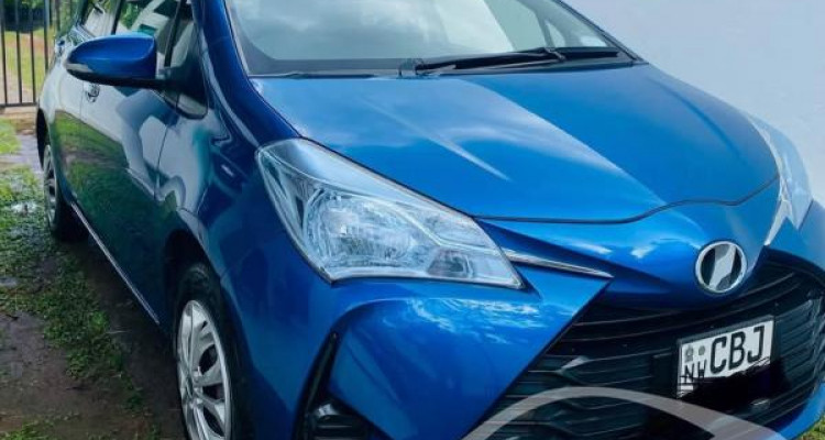 TOYOTA VITZ 2017