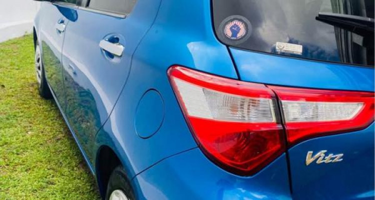 TOYOTA VITZ 2017