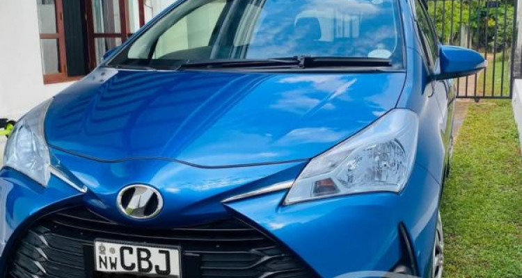 TOYOTA VITZ 2017