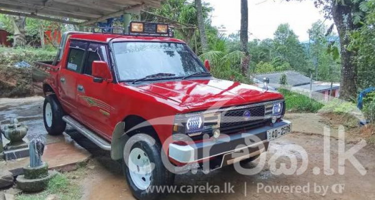 NISSAN DATSUN 1985