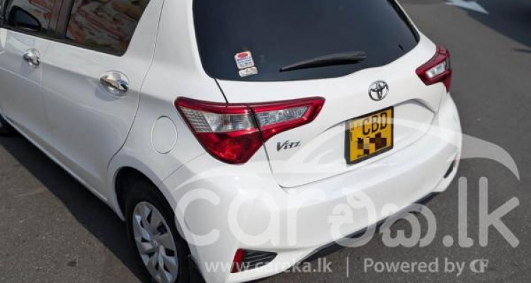 TOYOTA VITZ 2018