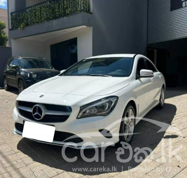 MERCEDES BENZ CLA180 2017