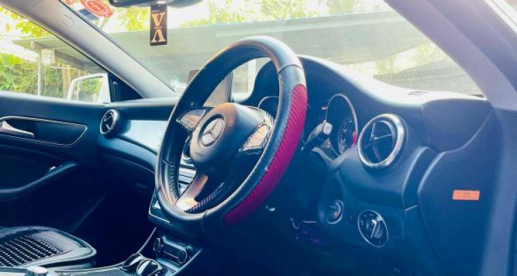 MERCEDES BENZ CLA180 2017