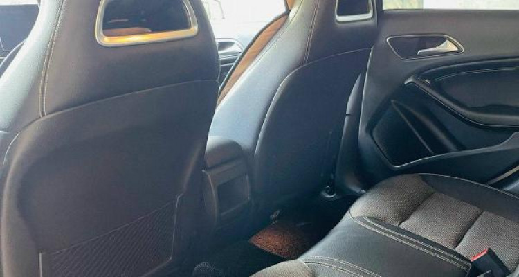 MERCEDES BENZ CLA180 2017