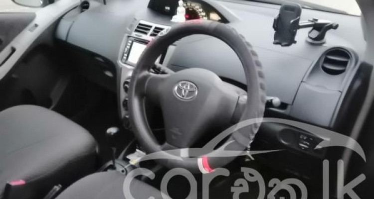 TOYOTA VITZ 2008
