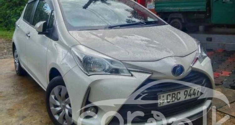TOYOTA VITZ 2018
