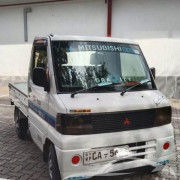 MITSUBISHI MINICAB 2001
