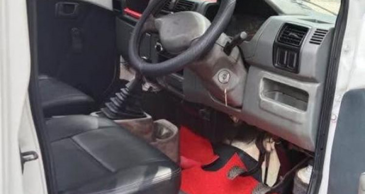 MITSUBISHI MINICAB 2001