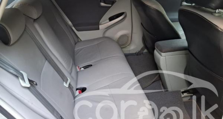 TOYOTA PRIUS 2011