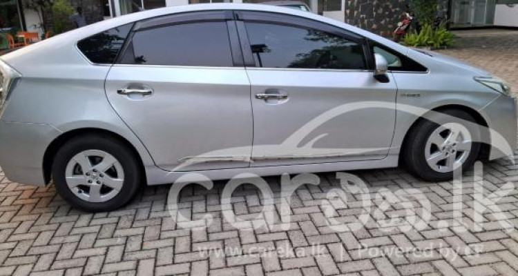 TOYOTA PRIUS 2011