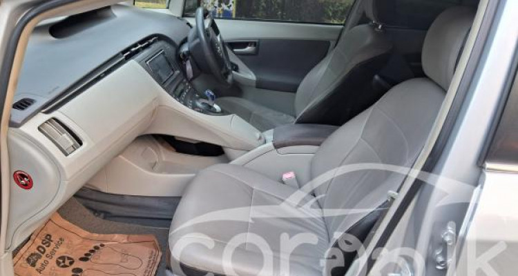 TOYOTA PRIUS 2011