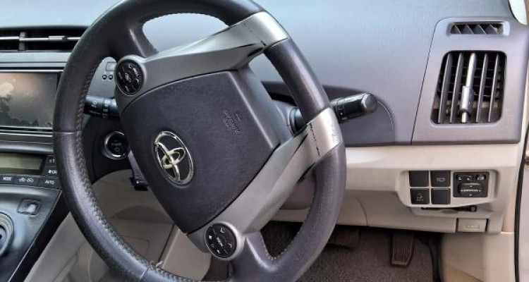 TOYOTA PRIUS 2011