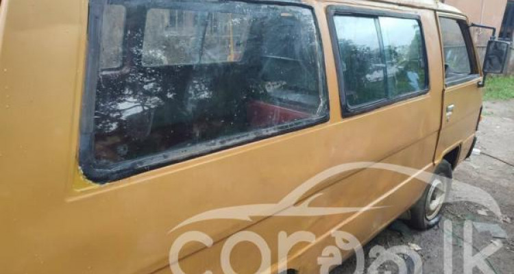 MITSUBISHI DELICA L300 1982