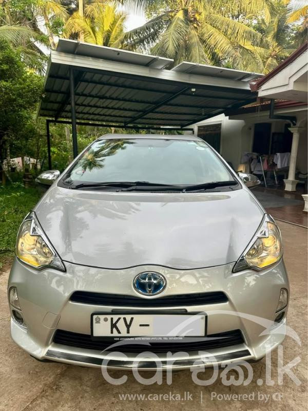 TOYOTA AQUA 2012