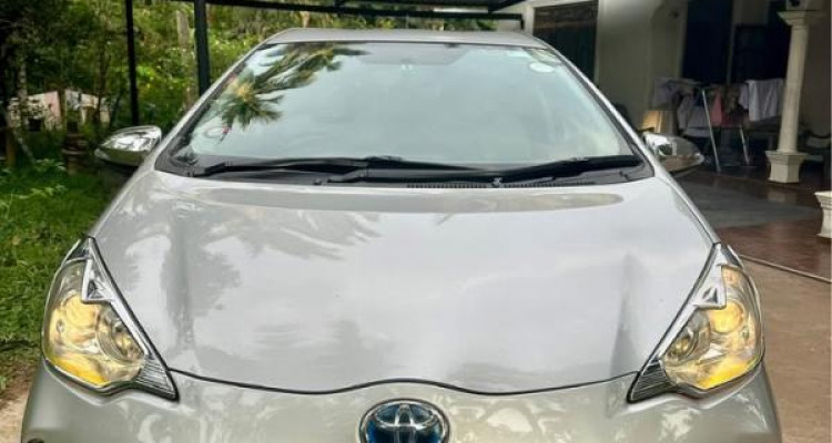 TOYOTA AQUA 2012