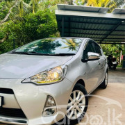TOYOTA AQUA 2012