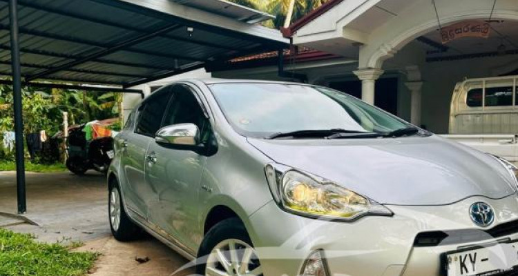TOYOTA AQUA 2012