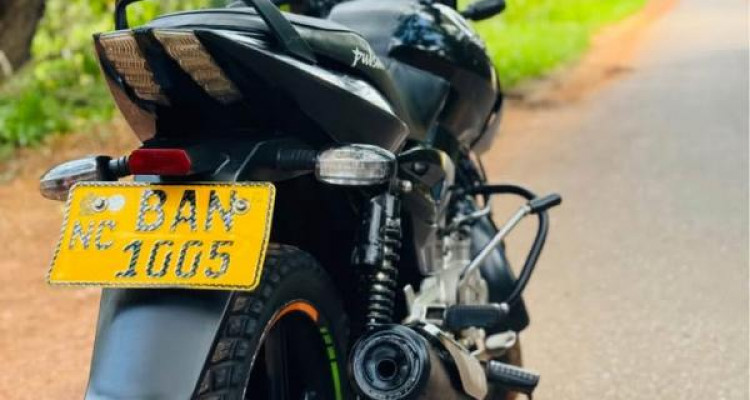 BAJAJ PULSAR 150 2013