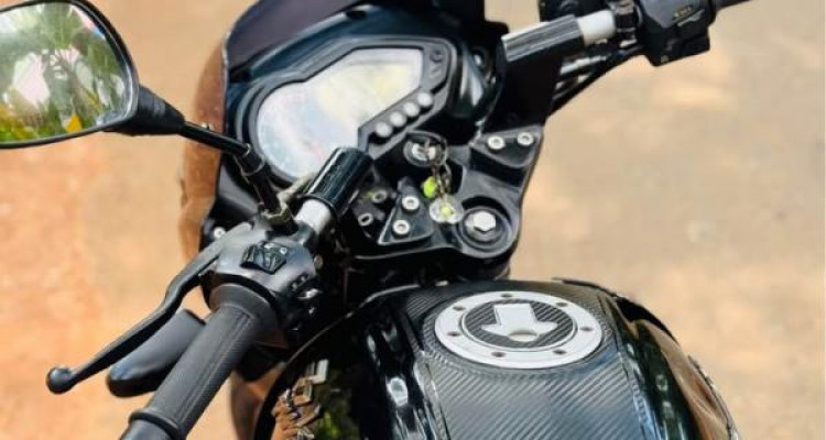 BAJAJ PULSAR 150 2013