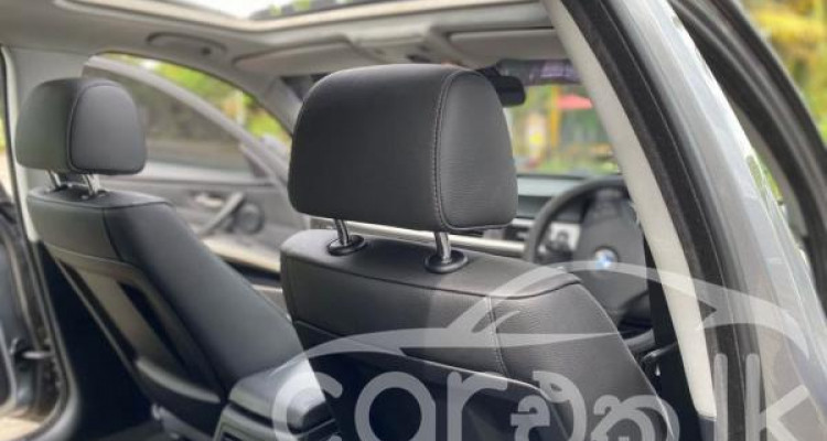 BMW 320i 2010