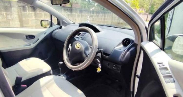 TOYOTA VITZ 2008