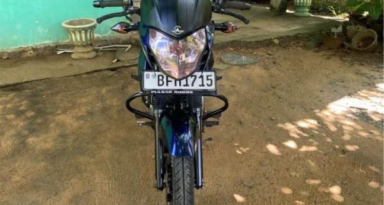 BAJAJ PULSAR 2017